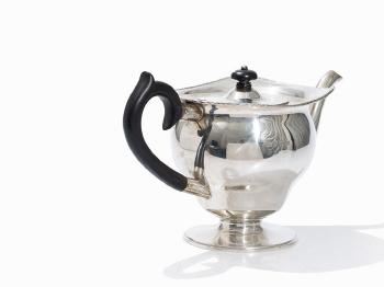 Tea pot by 
																			 Synyer and Beddoes