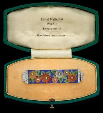 A brooch, Blossoms by 
																	Ernst Paltscho