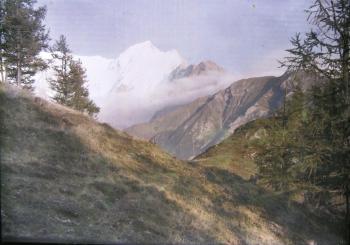 Vue de haute montagne (Alpes). Aiguille de Bionnassay (4052 m) précédée du Mont Vorassay et des Arêtes du Tricot by 
																	Auguste Lumiere