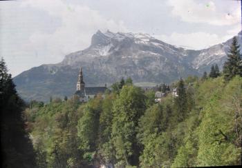 Vue de Saint Gervais les Bains – L’église et les Aiguilles de Varan (appelées communément les Aiguilles de Warens) by 
																	Auguste Lumiere