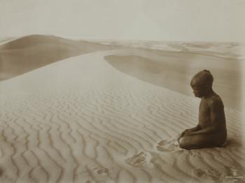 Enfant dans le désert by 
																	Ernst Heinrich Landrock