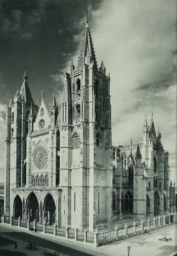 Catedral de León by 
																	Manuel Martin de la Madrid
Madrid