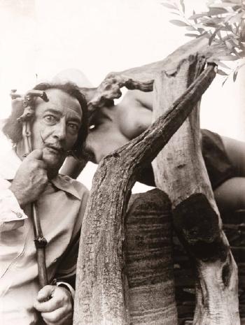 Salvador Dali, portrait aux seins by 
																	Gaston Xhardez