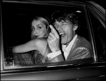 Mick Jagger et sa compagne Jerry Hall 1980 by 
																	Pascal Rostain