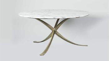 Table de salle à manger ronde à piètement à trois lames de bronze à patine doré entrecroisées et plateau en marbre blanc veiné by 
																			Michel Mangematin