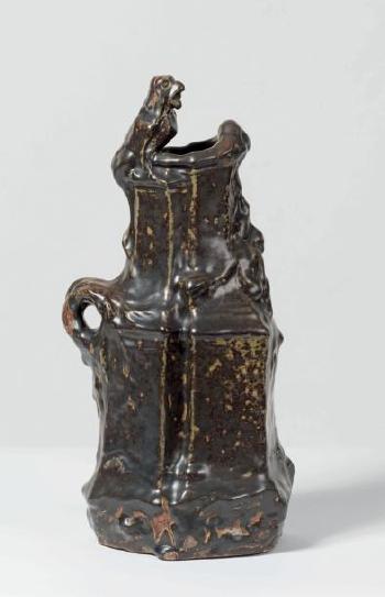 Vase à décor d'animaux by 
																	Georges Hoenteschel