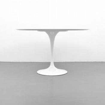 Tulip dining table by 
																			Eero Saarinen