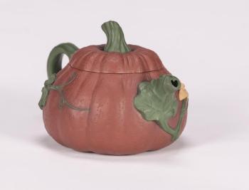 Pumpkin teapot by 
																			 Gao Jianfang