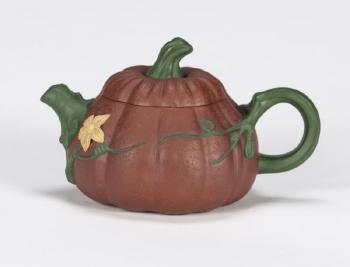 Pumpkin teapot by 
																			 Gao Jianfang