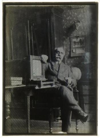 Autoportrait de l’auteur chez lui dans son bureau, à côté de sa chambre photographique 18 x 24 cm by 
																	Eugene Estanave
