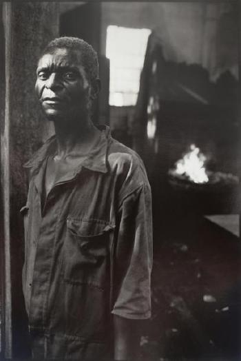 Squat de Beira au Mozambique (lors du tournage de Lumumba de Raoul Peck en 1999) by 
																	Francoise Huguier