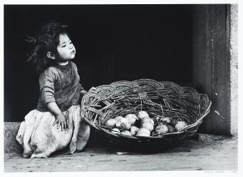 Flickan med korgen, Peru by 
																			Georg Oddner