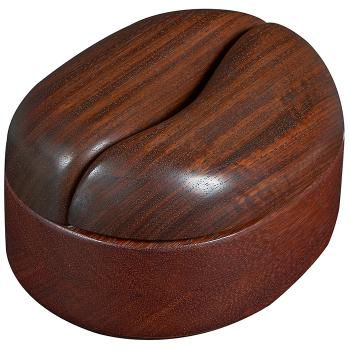 Carved box by 
																			Bobby Reed Falwell