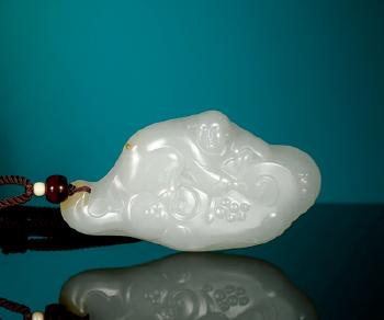 A white jade figure ornament by 
																	 Fan Junmin
