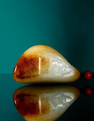 A white jade ornament with landscape pattern by 
																	 Zhai Yiwei
