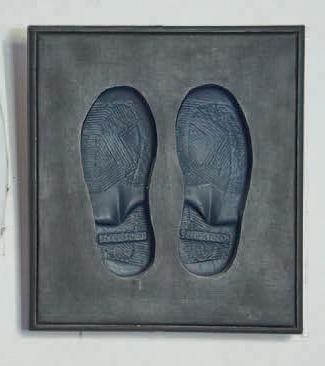 Empreintes de pieds d'enfant by 
																	Roy Adzak