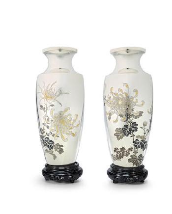 A pair of vases by 
																	Harat Juko