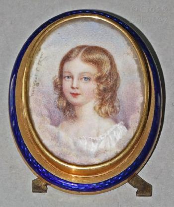 Portrait d'une petite fille blonde en robe blanche by 
																	Jean Rougeot de Briel