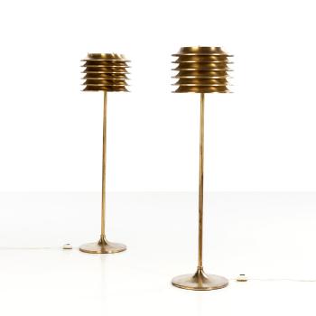 Paire de lampadaires by 
																	Kari Ruokonen