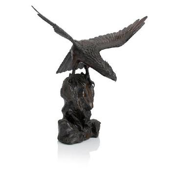 A model of an eagle by 
																			 Ryuko