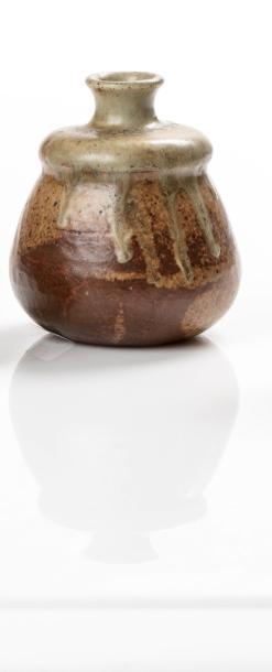 Vase pansu en grés, à col bilobé et cintré à couverte émaillée ocre nuancé brun by 
																	Georges Hoenteschel