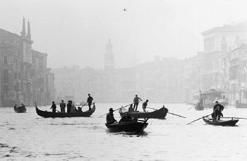 Venezia by 
																	Gianni Berengo Gardin