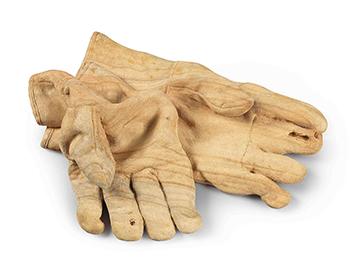 Forgotten Gloves by 
																	 Yang Pei-Chen