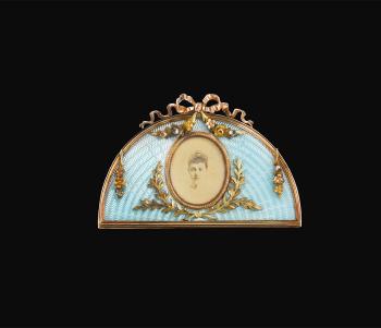 A gift from Dowager Empress Maria Feodorovna: An Imperial Fabergé gold and enamel frame by 
																	Johan Victor Aarne