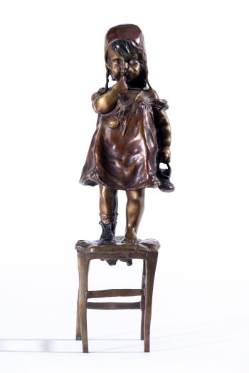 Petite fille debout sur un tabouret by 
																			Joan Clara Ayats