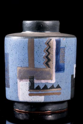 Vase formant pied de lampe à décor cubiste sur champ bleu by 
																			Charles Imbert-Amoudruz