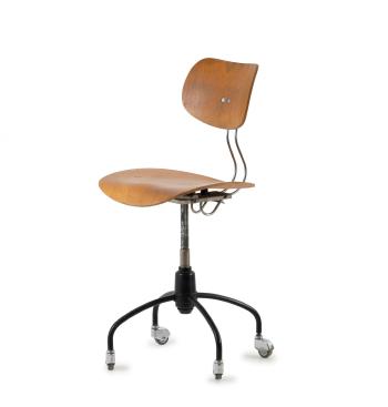 SE 40 R desk chair by 
																			Egon Eiermann