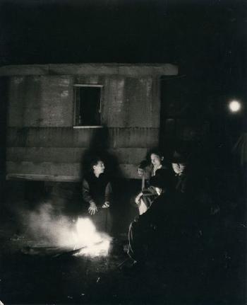 Veillée devant le feu de camp by 
																	Georges Dudognon