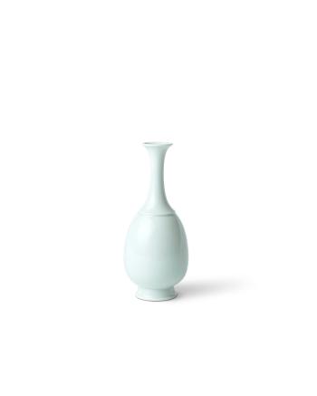 A Chai-Kiln Vase by 
																	 Zhang Jinhua