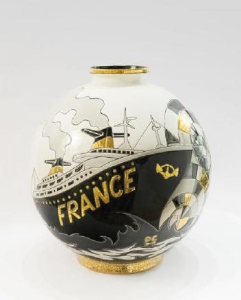 Grand vase boule by 
																			Danillo Curetti