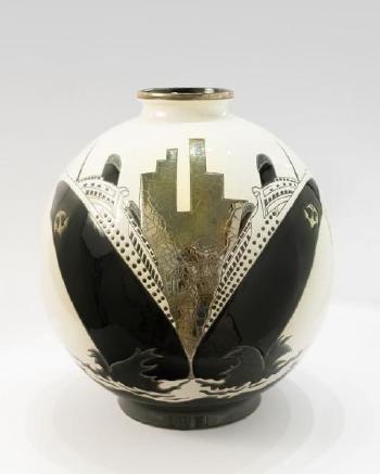 Grand vase boule by 
																	 Longwy