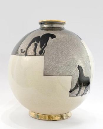 Grand vase boule by 
																	Danillo Curetti