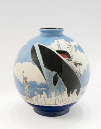 Grand vase boule by 
																	 Longwy