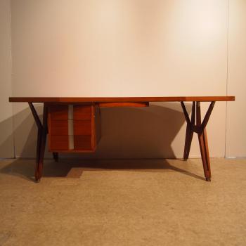 Bureau by 
																			 MIM