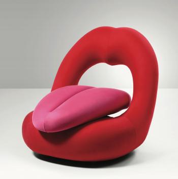 Grace extendable armchair by 
																			Piero del Vaglio