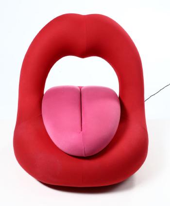 Grace extendable armchair by 
																			Piero del Vaglio