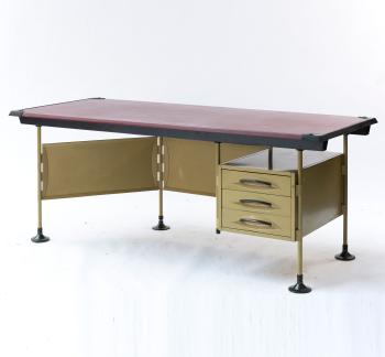 Spazio writing desk by 
																			 Olivetti