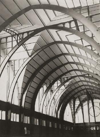 Iron construction for a hall of the Heeres Museum, designed by August Endell (1871 - 1925) by 
																	August Endell