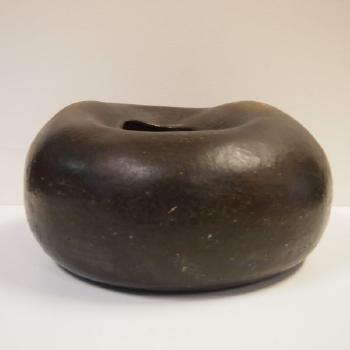Vase de forme bouillotte by 
																			Annie Palisot