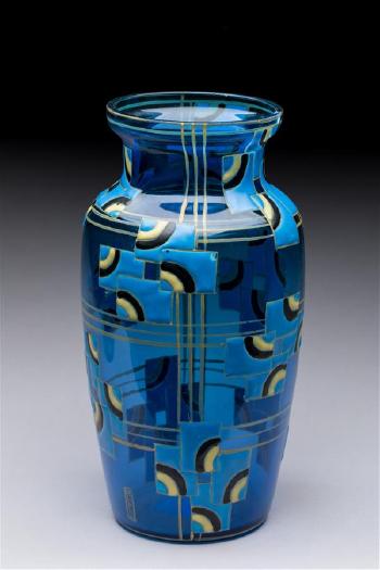 Vase de forme balustre  by 
																			 Leune co.
