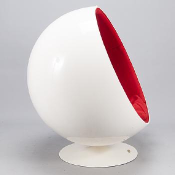 A ball chair by 
																			Eero Aarnio