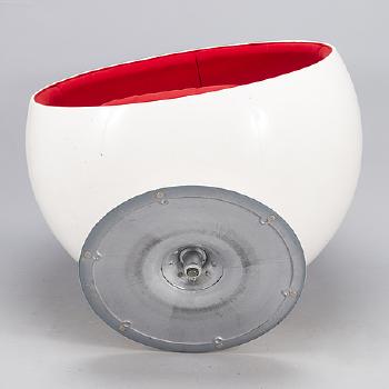 A ball chair by 
																			Eero Aarnio