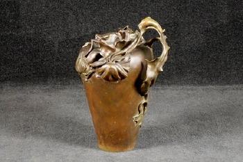 Grand vase d'époque Art Nouveau by 
																	Julia Vanzype