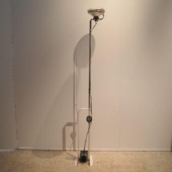 Luminaire, modèle Toio by 
																			Achille Castiglioni