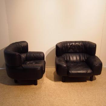 2 fauteuils, modèle Bull by 
																			 Cassina