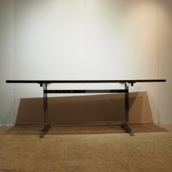 2 tables hautes by 
																			Jules Wabbes